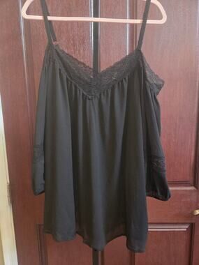 Torrid Chiffon Lace Cold Shoulder Black Blouse Sz 2 - NWT